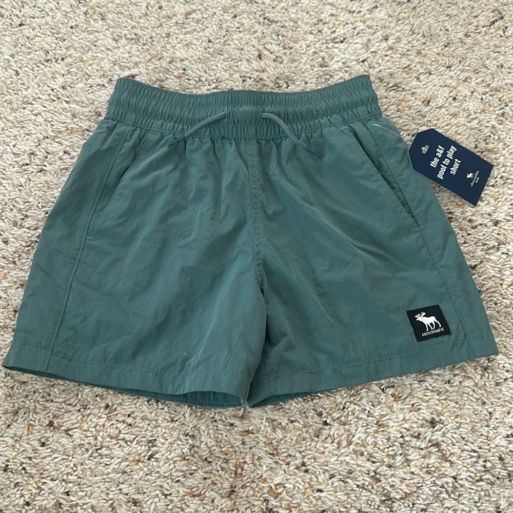 Abercrombie kids boys pool to play shorts. Size 7/8. NWT